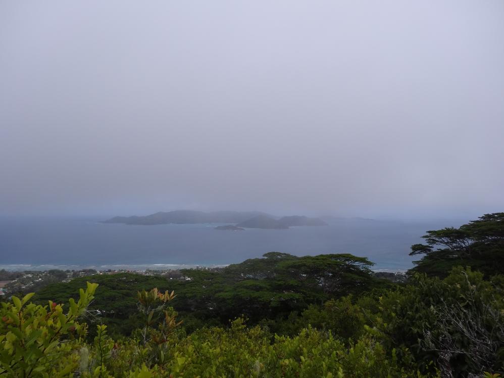 Aussicht  auf Coco Island vom Nest d´Aigler, Praslin. Leider hat bei uns das Wetter nicht mitgespielt.