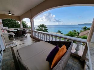 2-Bedroom Apartment with sea view