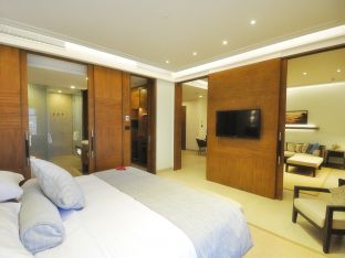Suite with Kitchenette